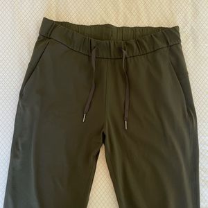 Lululemon On the Fly 7/8 pants in olive green